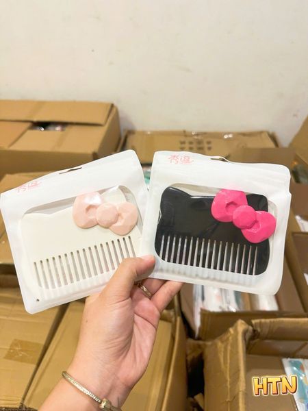 Lược nơ kitty vuông