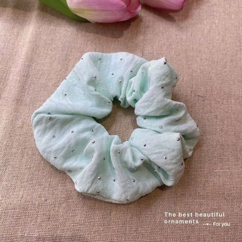 Scrunchies xanh trắng chấm đá