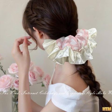 Scrunchies tim hồng viền bèo trắng