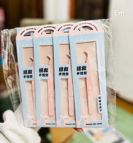 Nhíp my hồng kèm túi