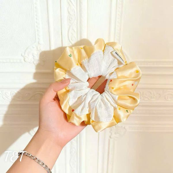 Scrunchies vàng trắng họa tiết tim