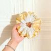 Scrunchies vàng trắng họa tiết tim
