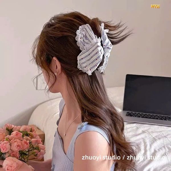 Cào tam giác sọc xanh tim đỏ