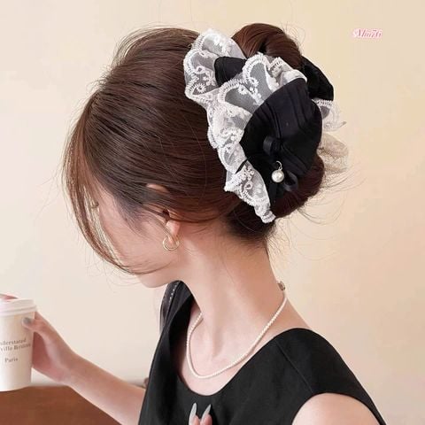Cào tam giác trắng đen có ren nơ đen