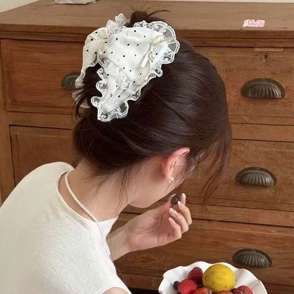 Cào tam giác trắng đen có ren nơ đen