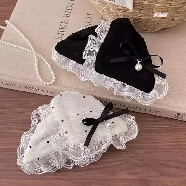 Cào tam giác trắng đen có ren nơ đen
