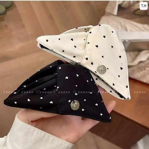 Cào tam giác đen trắng tim mác