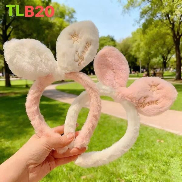 Cài nơ vặn chữ love