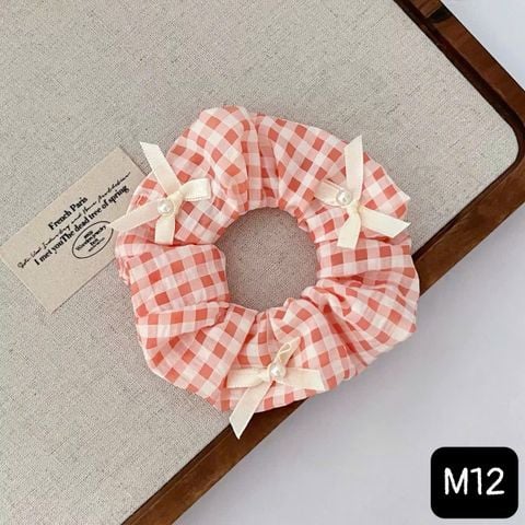 Scrunchies caro 2 màu đính 3 nơ trai M12