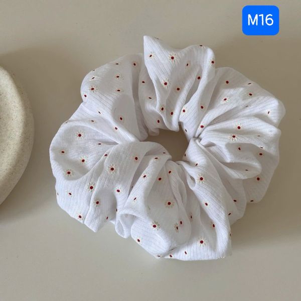 Scrunchies xanh trắng hoa nhí M16