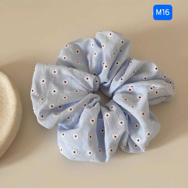 Scrunchies xanh trắng hoa nhí M16