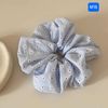 Scrunchies xanh trắng hoa nhí M16