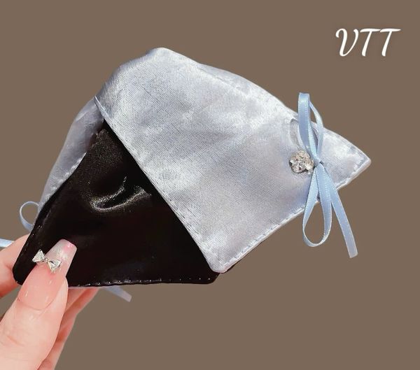 Cào tam giác lụa bóng xanh hồng nơ đá