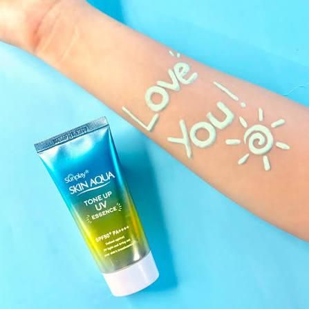 Tinh chất chống nắng hiệu chỉnh sắc da - Sunplay Skin Aqua Tone Up UV Essence Mint Green