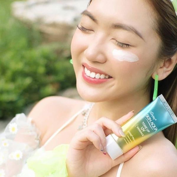 Tinh chất chống nắng hiệu chỉnh sắc da - Sunplay Skin Aqua Tone Up UV Essence Mint Green
