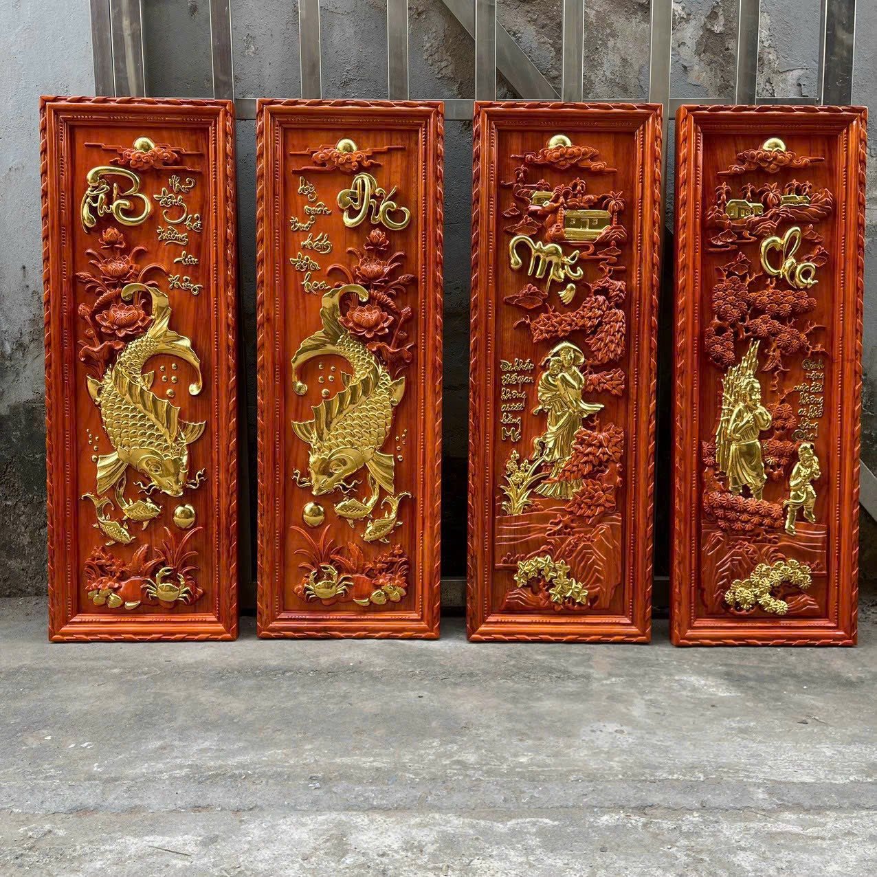 Tranh cá và cha mẹ gỗ hương treo tường phong thủy