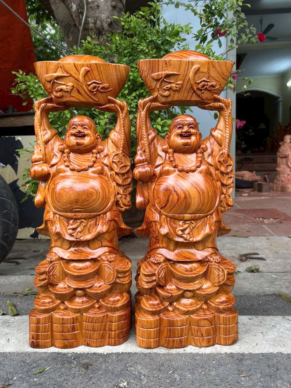 Tượng Di Lặc gỗ hương – Trưng bày phong thủy sang trọng