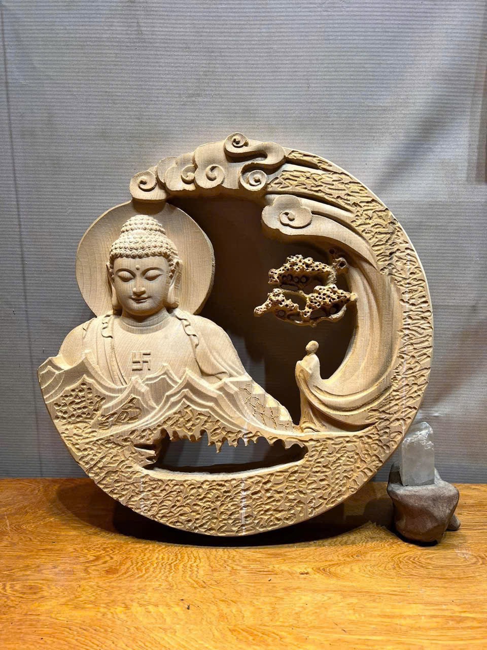 Tượng gỗ Nhất Tâm Bái Phật gỗ Ngọc Am thơm – chạm khắc tinh xảo