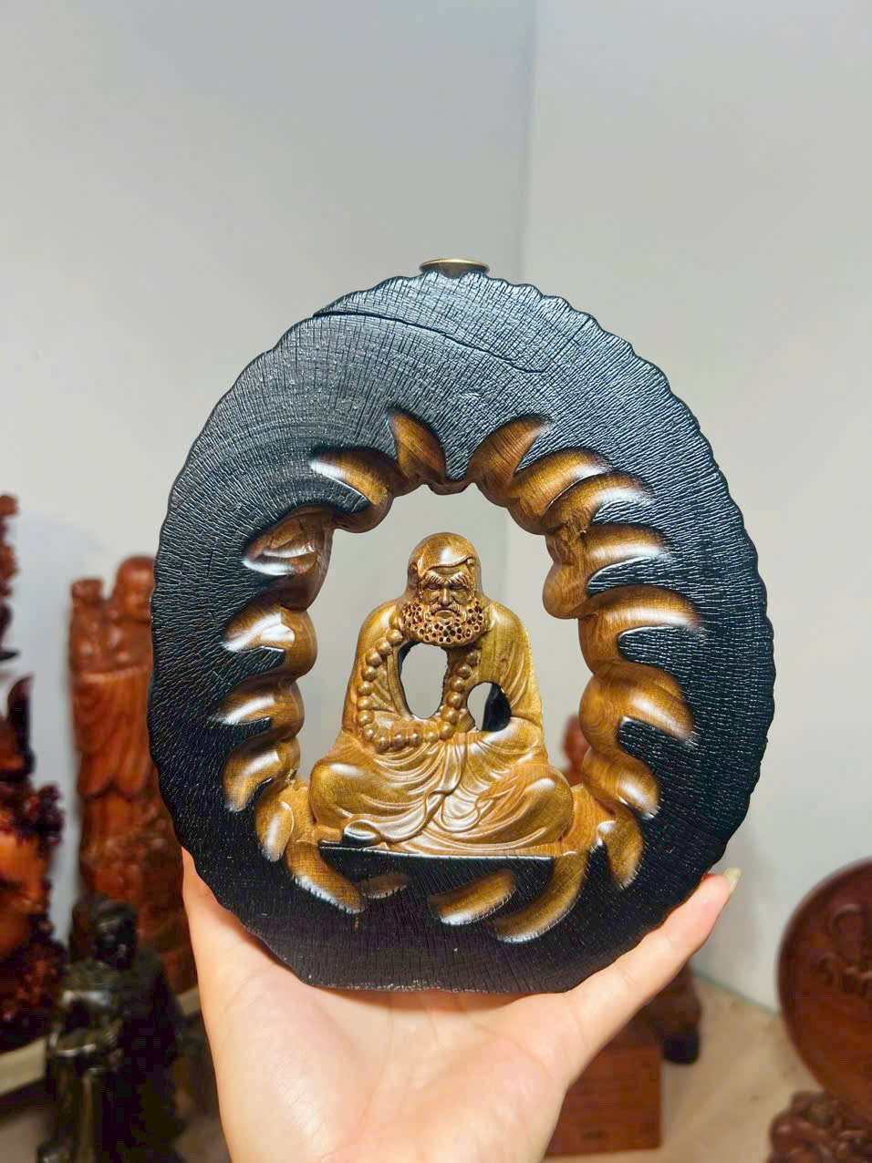 Tượng Đạt Ma ngồi thiền rỗng tâm gỗ bách xanh xông trầm