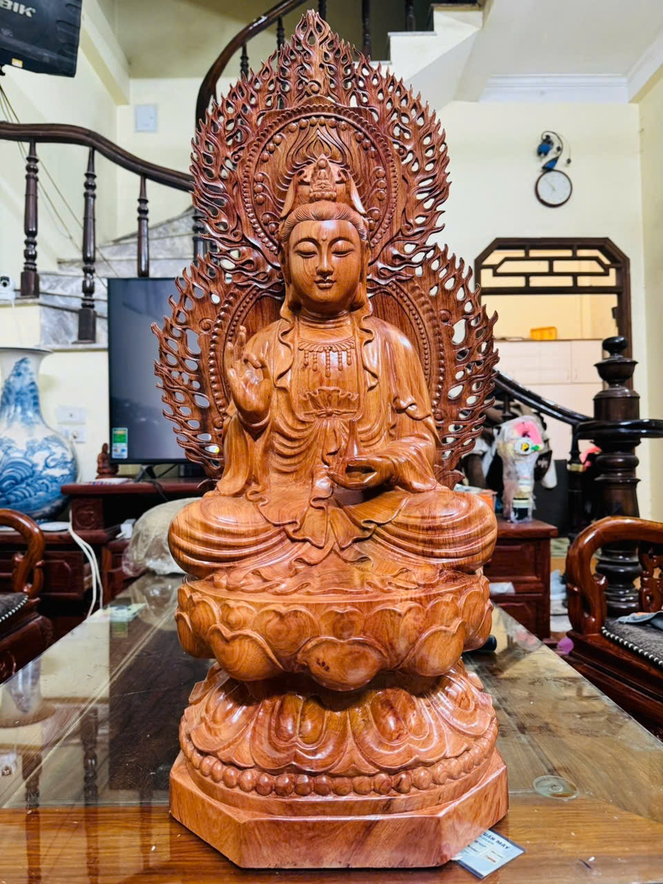 Tượng Phật Quan Thế Âm Bồ Tát gỗ hương đá kèm vách