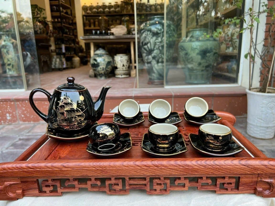 Bộ ấm chén hỏa biến chỉ vàng dáng trung cao Bát Tràng – sang trọng, tinh tế