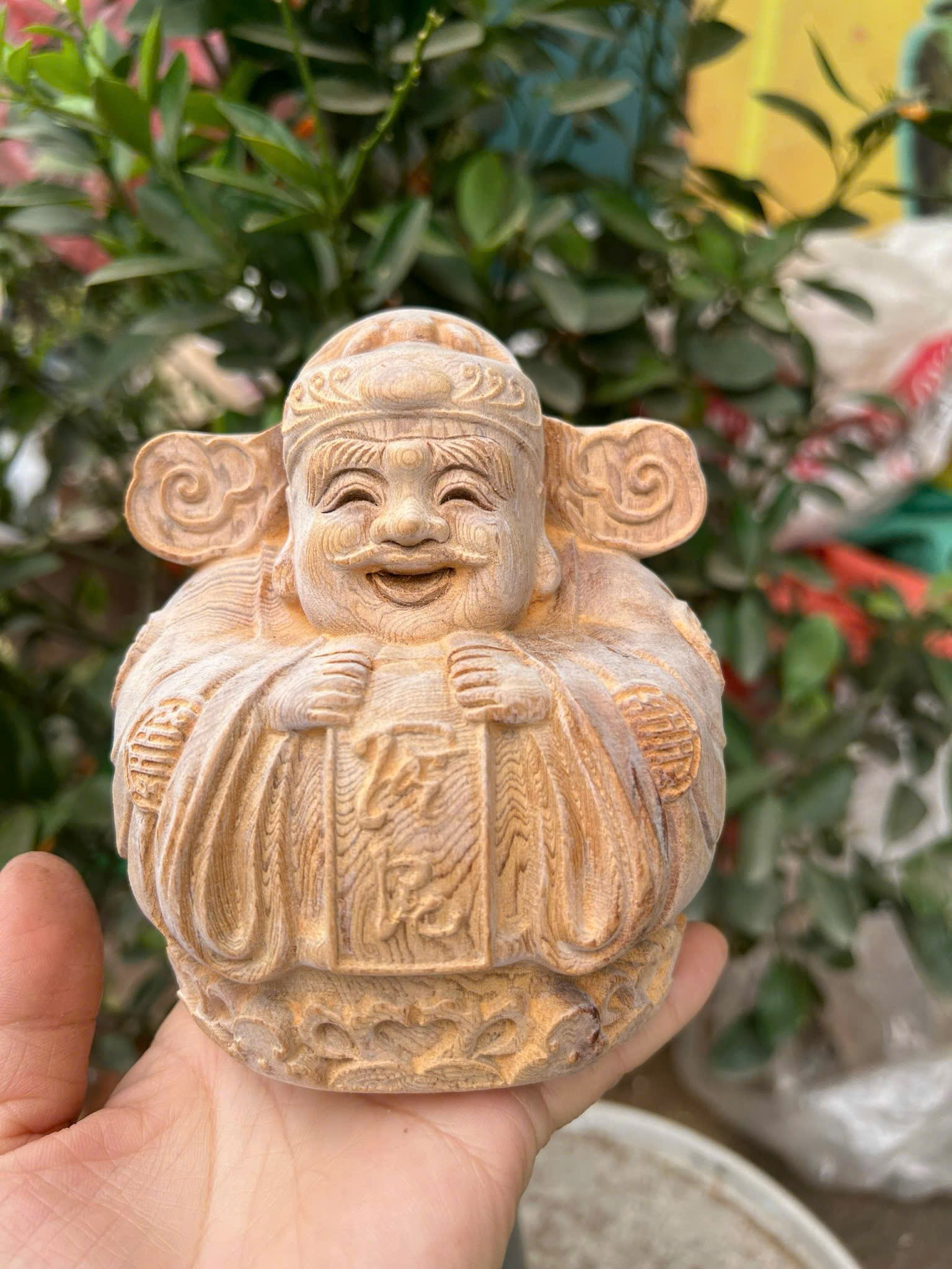 Tượng Thần Tài gỗ ngọc am thơm nức – Đầu xuân chiêu tài lộc