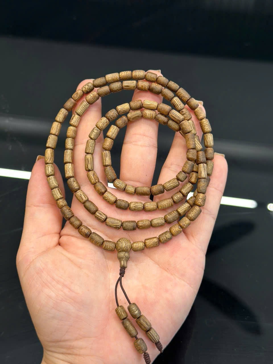 Vòng lu thống trầm kiến rừng size 5 ly – hương trầm tự nhiên