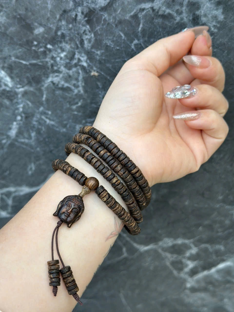 Vòng trầm rừng dầu đen – Trầm rin thơm sống, mùi đậm rõ ràng