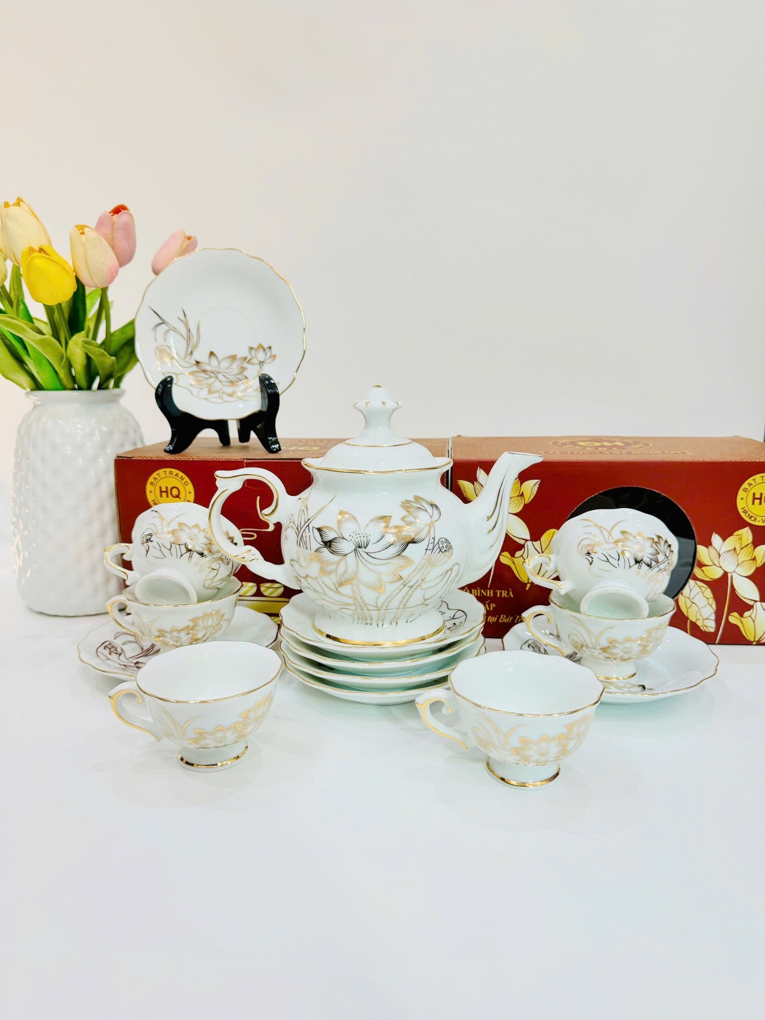 Bộ ấm chén dáng Lượn Ly S1 Bát Tràng 800ml họa tiết Sen vẽ vàng
