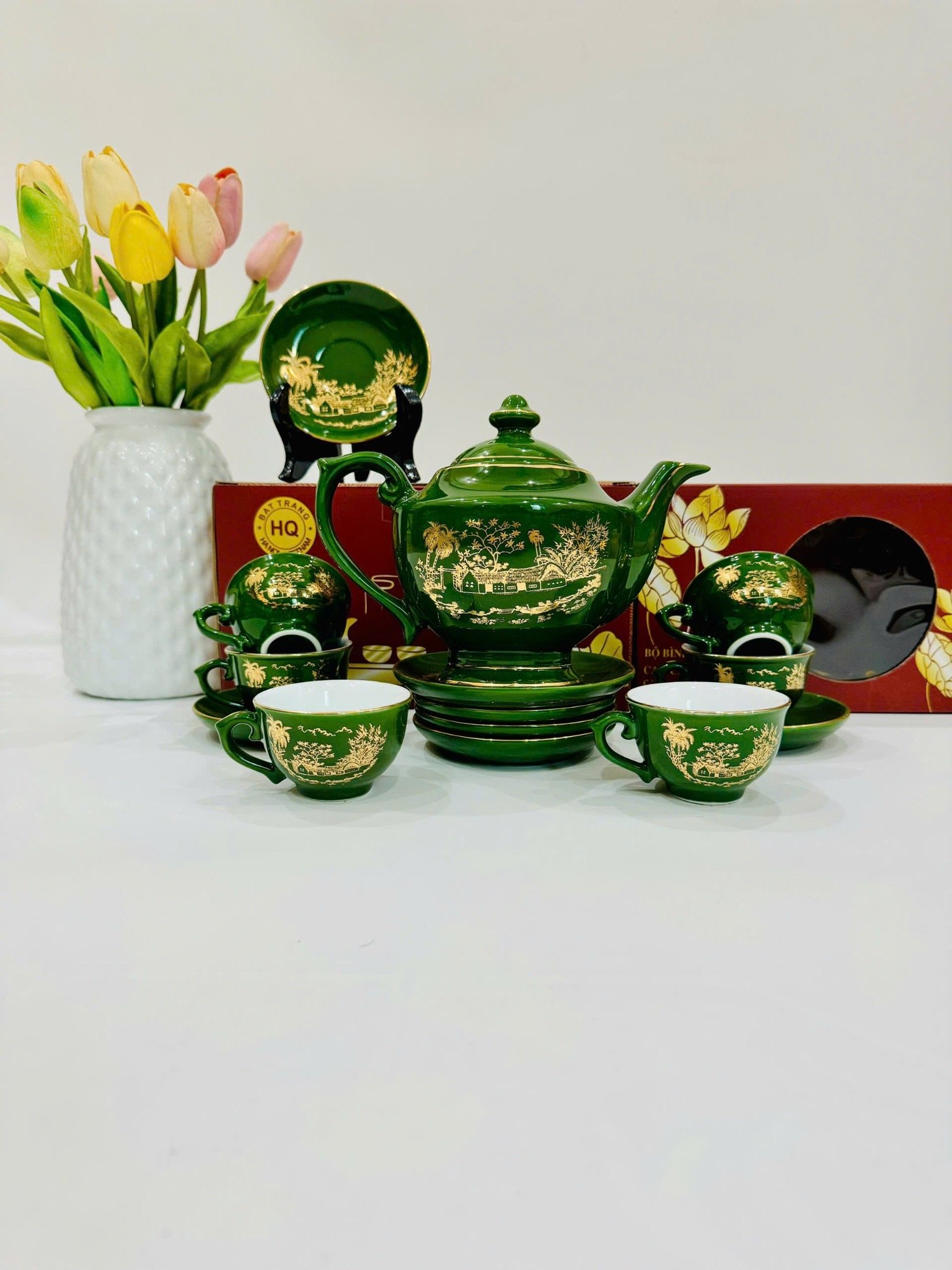 Bộ ấm chén dáng Đèn Thần S2 Bát Tràng 600ml men rêu họa tiết Làng Quê