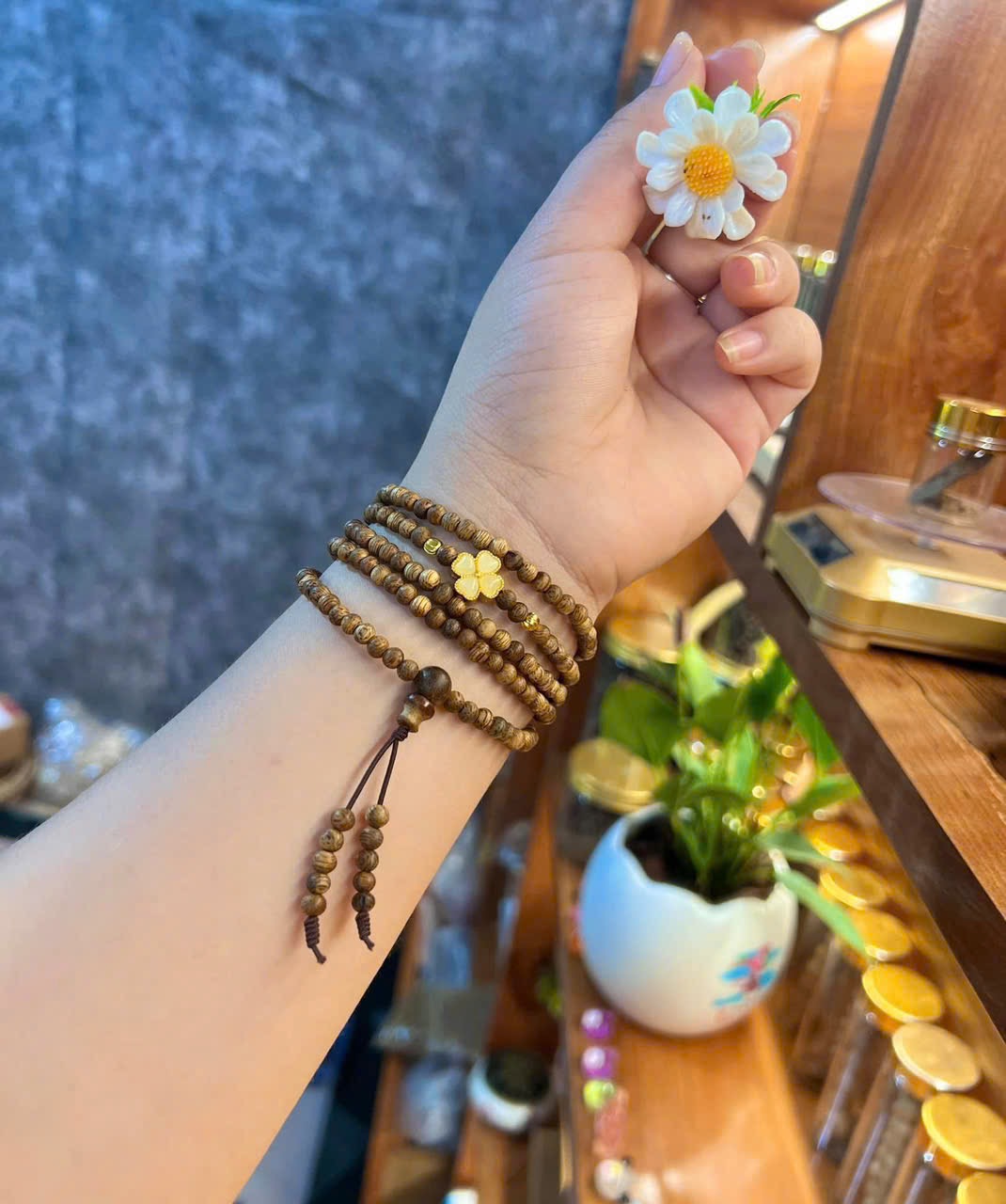 Vòng kiến Việt rừng già mix cỏ 4 lá phong thủy – Size 4li