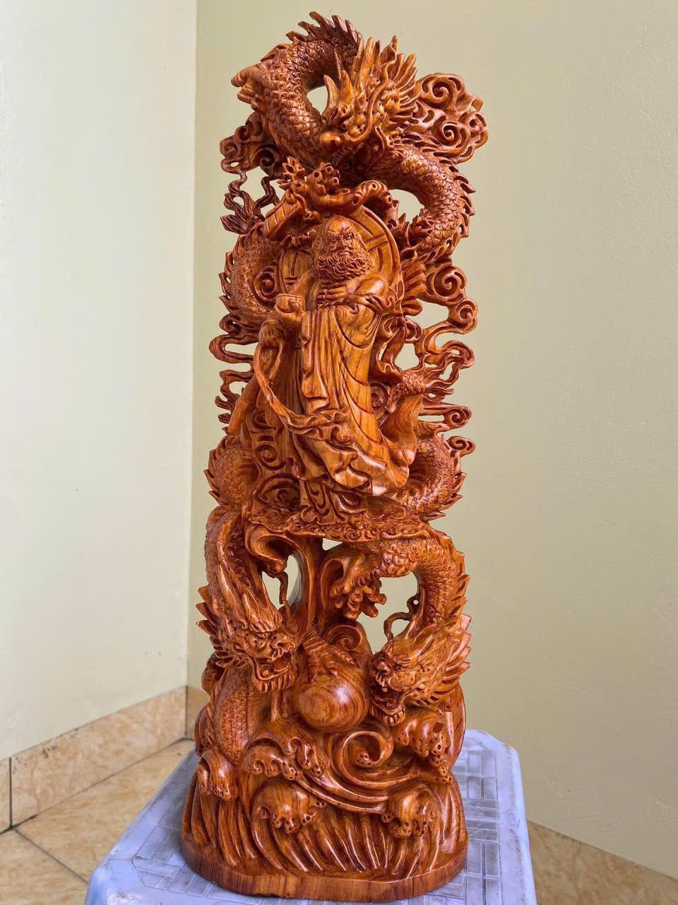 Tác phẩm Đạt Ma gỗ hương cao 50cm – trưng bày phong thủy độc bản
