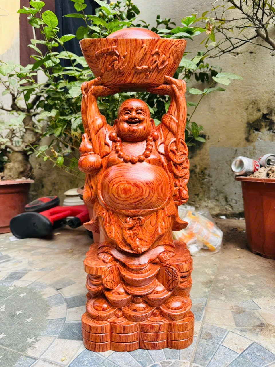 Tượng Di Lặc Dâng Vàng gỗ vân đẹp phong thủy tài lộc