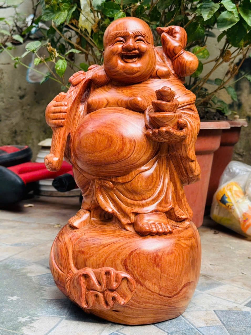 Tượng Di Lặc Vác Túi Tiền gỗ vân đẹp phong thủy may mắn