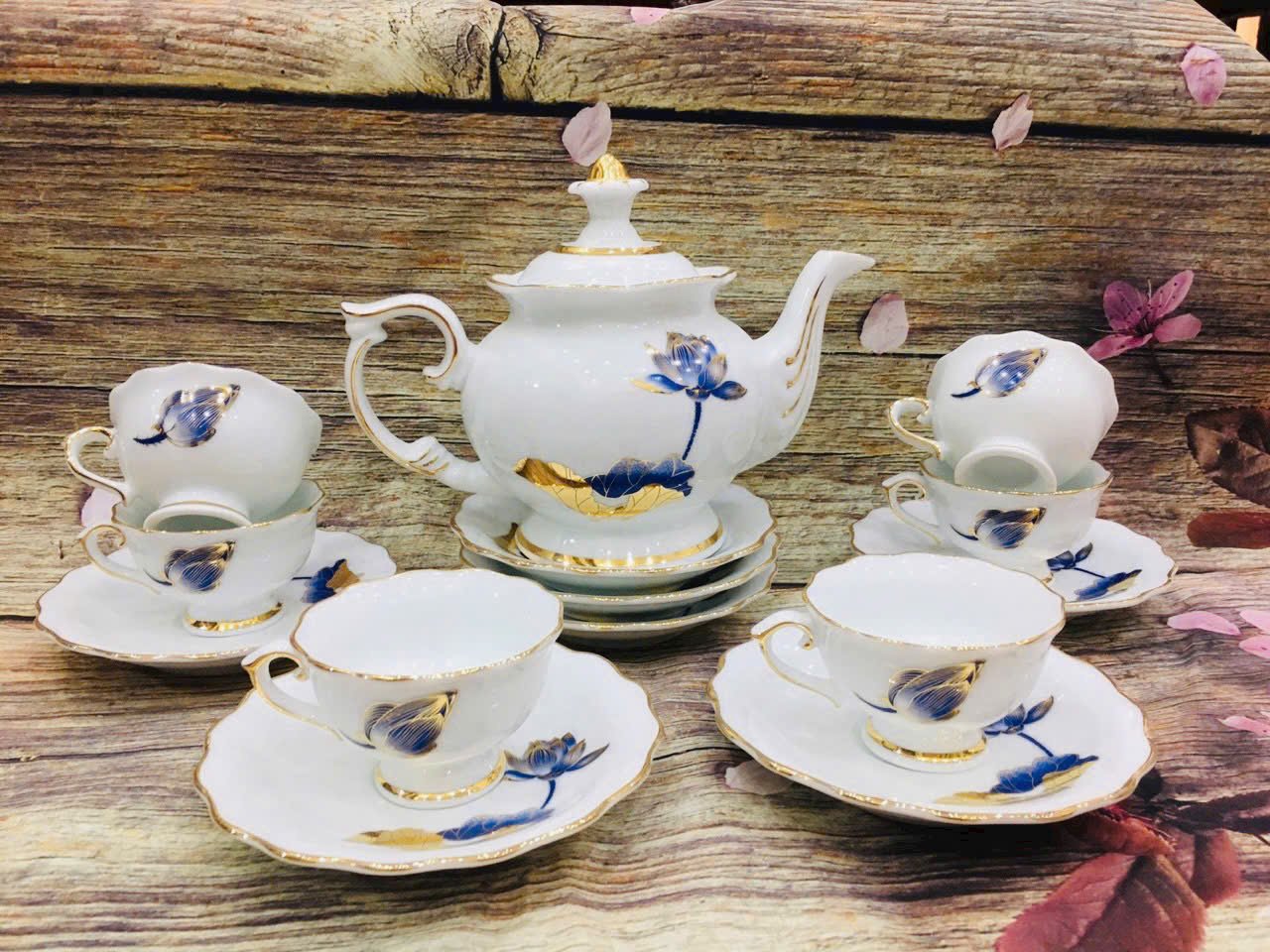 Bộ ấm chén Bát Tràng dáng Lượn ly S1 800ml vẽ vàng kim cao cấp