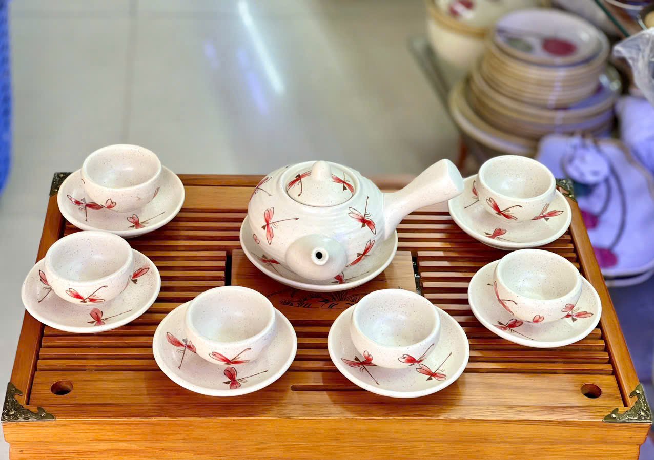 Bộ ấm chén vẽ tay Bát Tràng men mát – quà tặng tinh tế