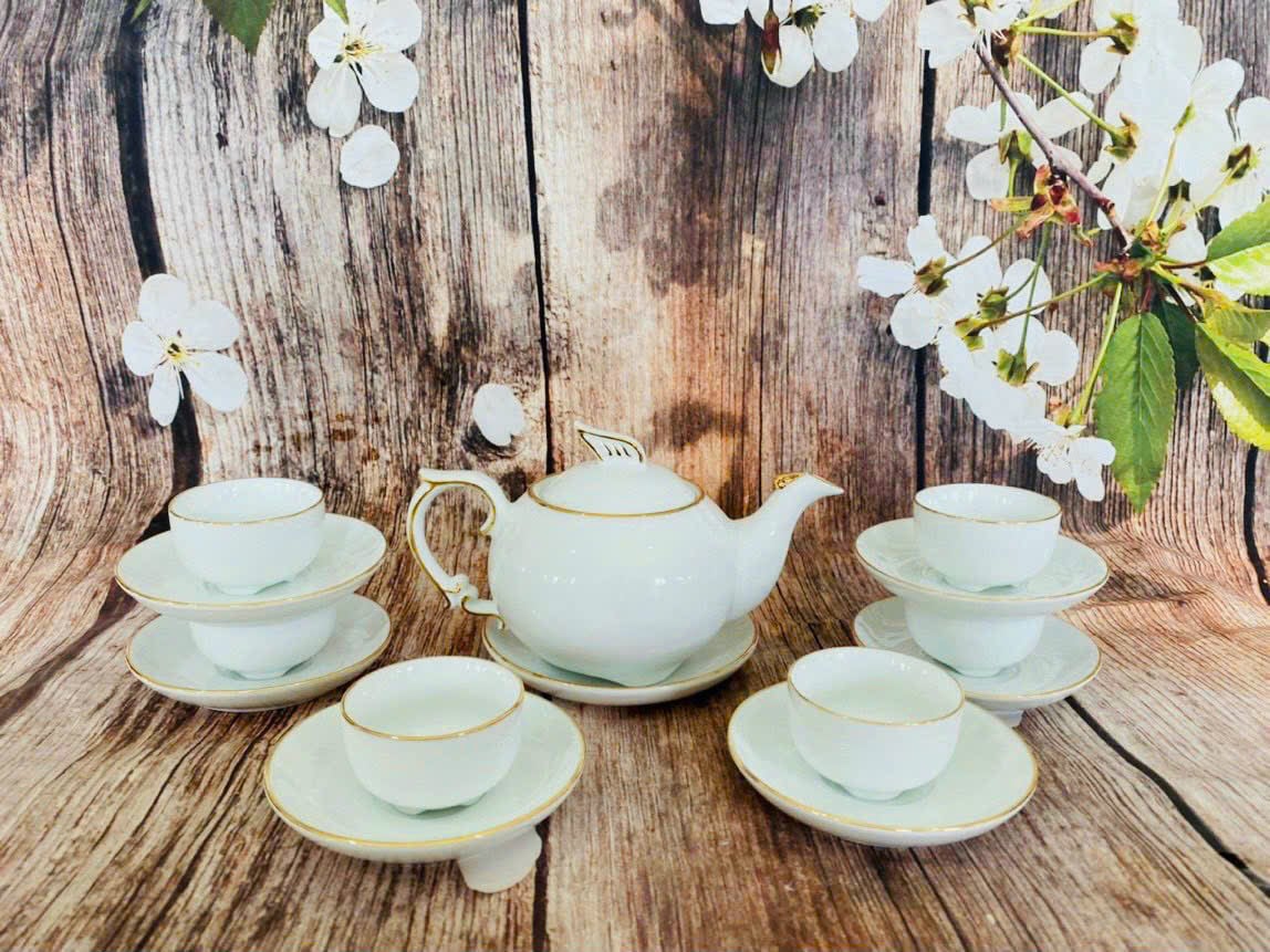 Bộ ấm chén dáng Công men trắng Bát Tràng