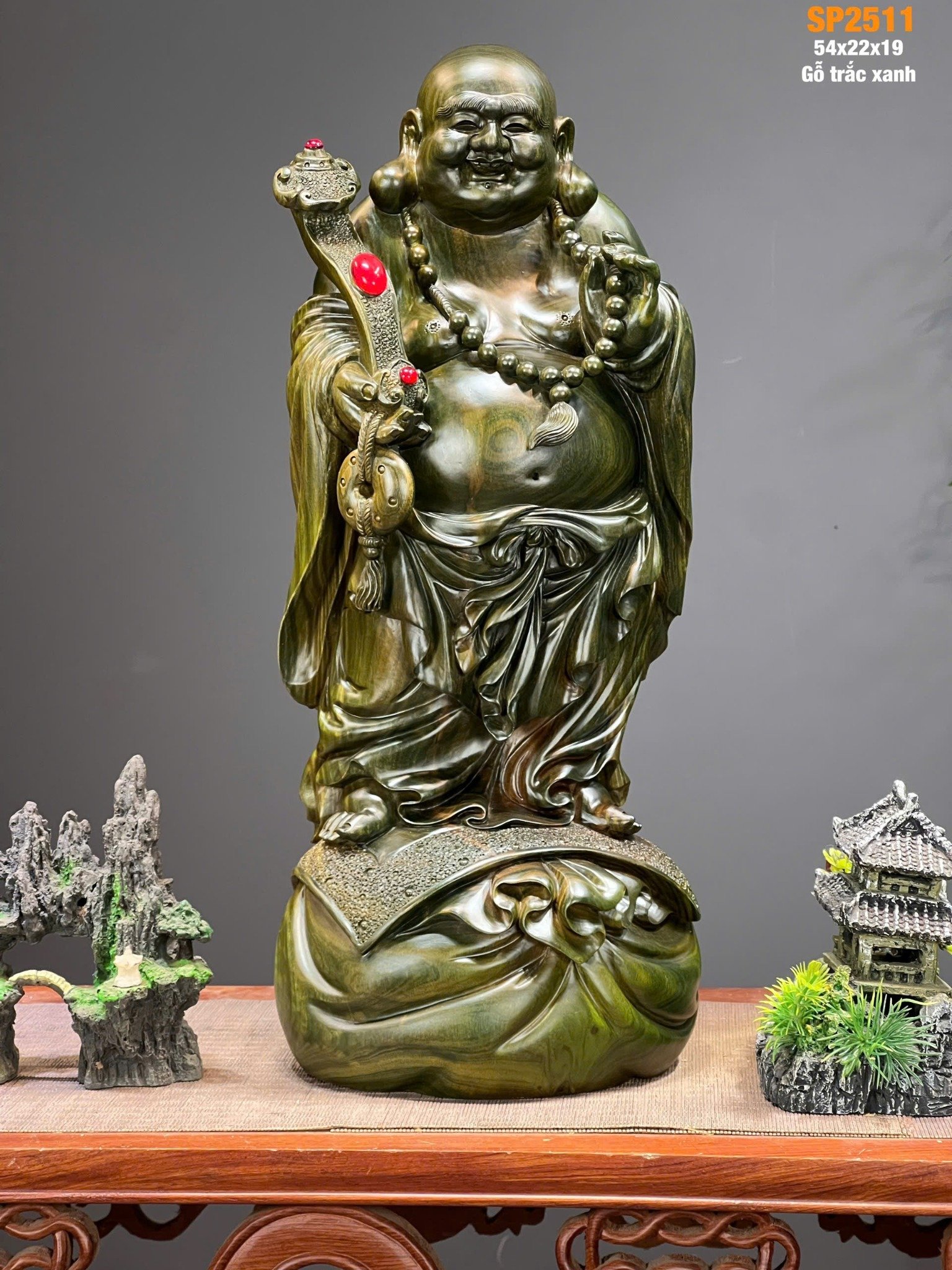 Tượng Di Lặc đứng gỗ trắc xanh – thần thái đẹp, gỗ quý hiếm