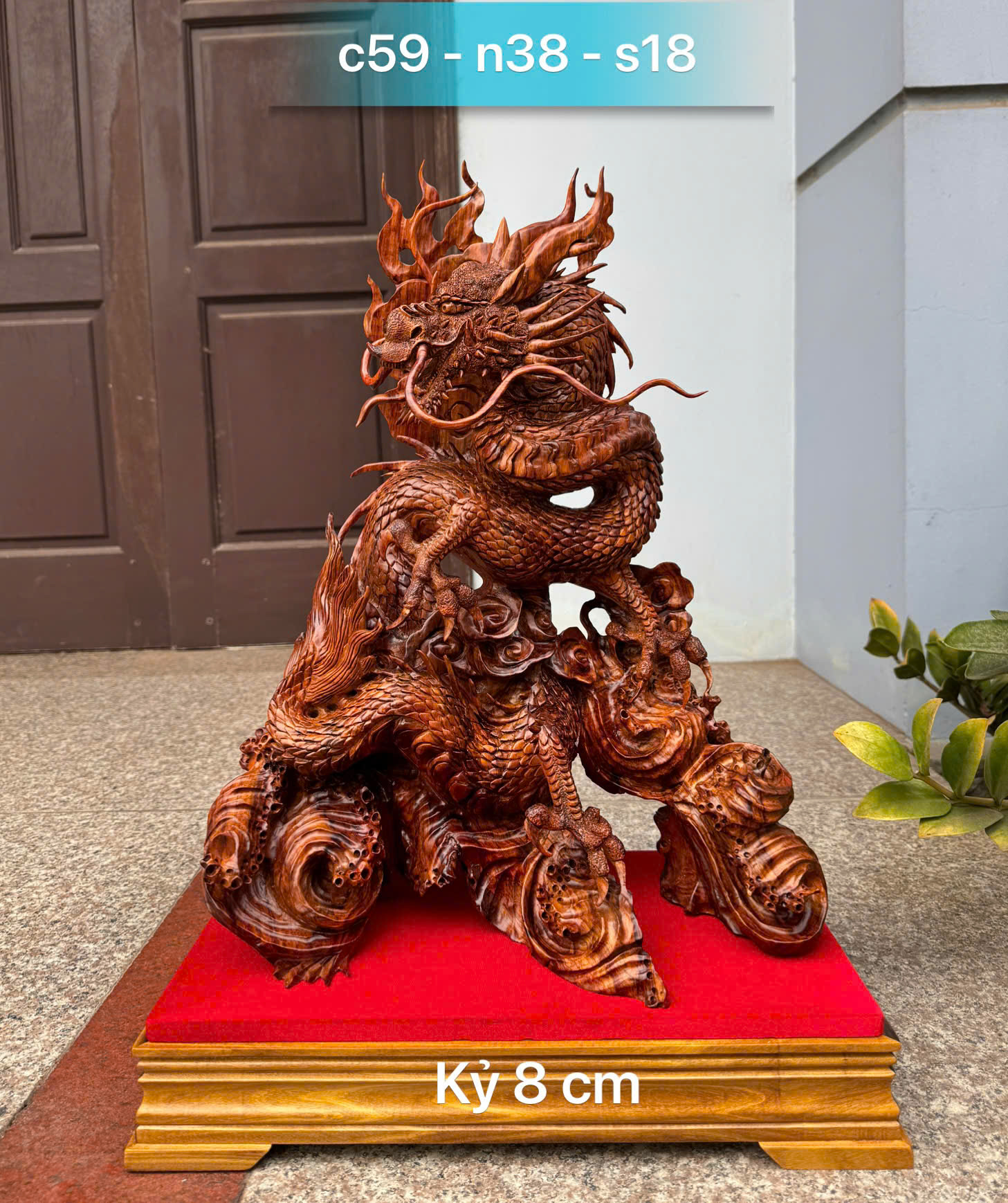 Tác phẩm Nhất Long gỗ xưa Bắc đỏ – điêu khắc thủ công phong thủy cao cấp