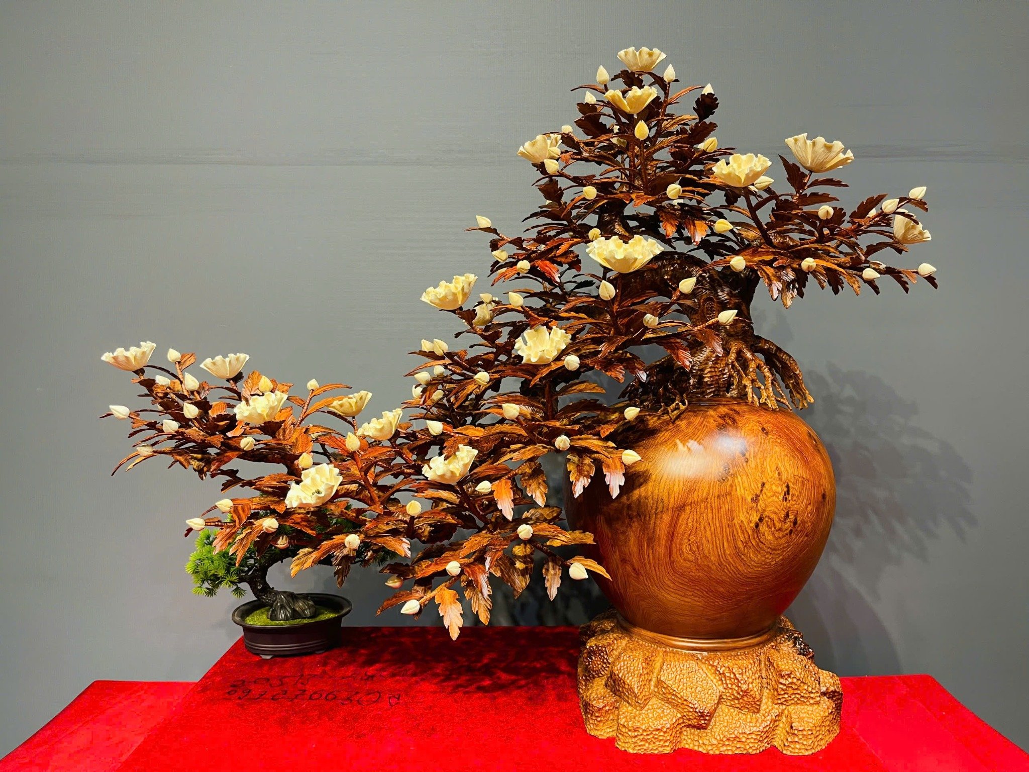 Bình hoa gỗ sưa đỏ Mai Phú Quý – trưng bày phong thủy cao cấp