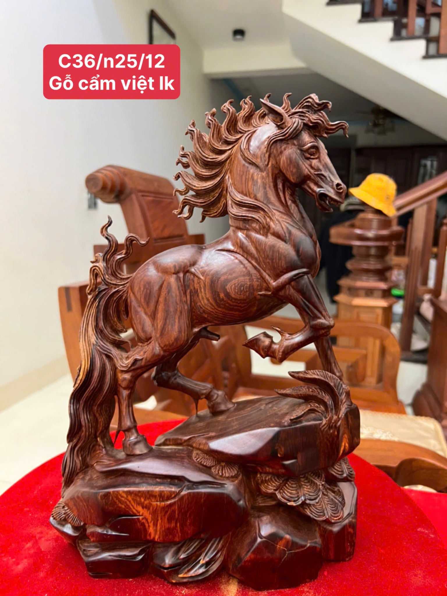 Tượng Nhất Mã gỗ cẩm Việt liền khối – phong thủy thăng tiến, phát tài