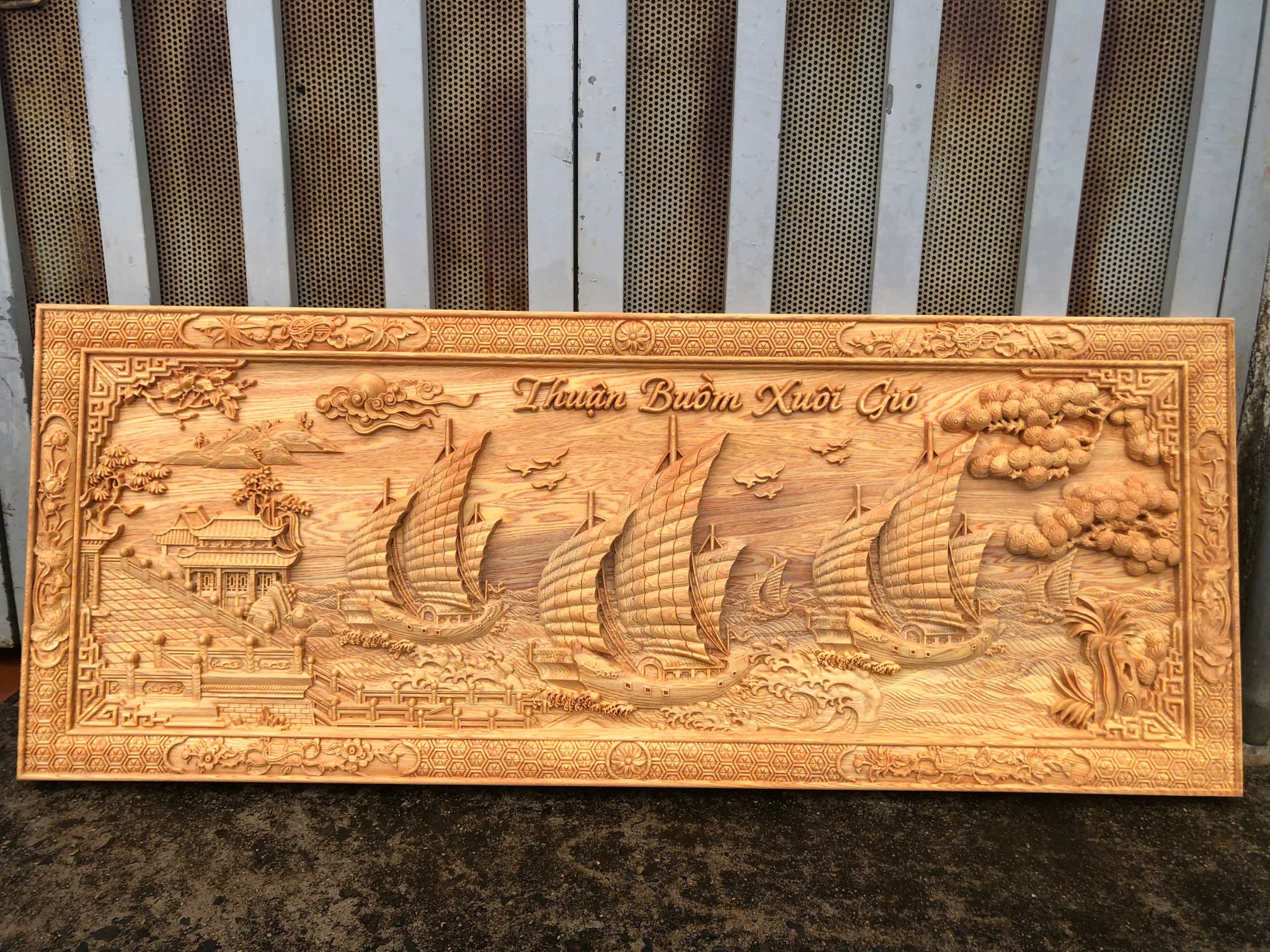 Tranh Thuận Buồm Xuôi Gió gỗ pơmu liền tấm thơm – phong thủy thuận lợi hanh thông