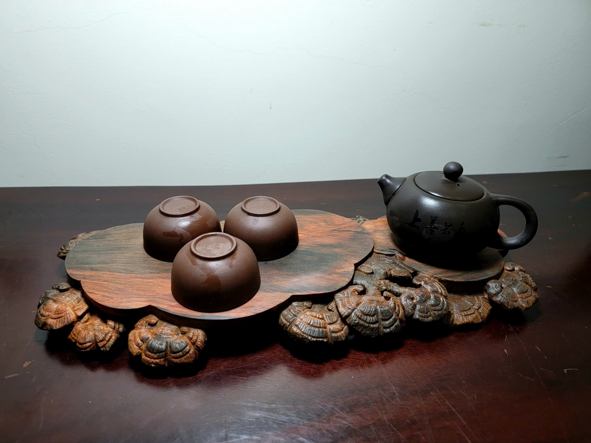 Khay trà nấm độc ẩm gỗ trắc già liền khối – độc đáo và phong thủy