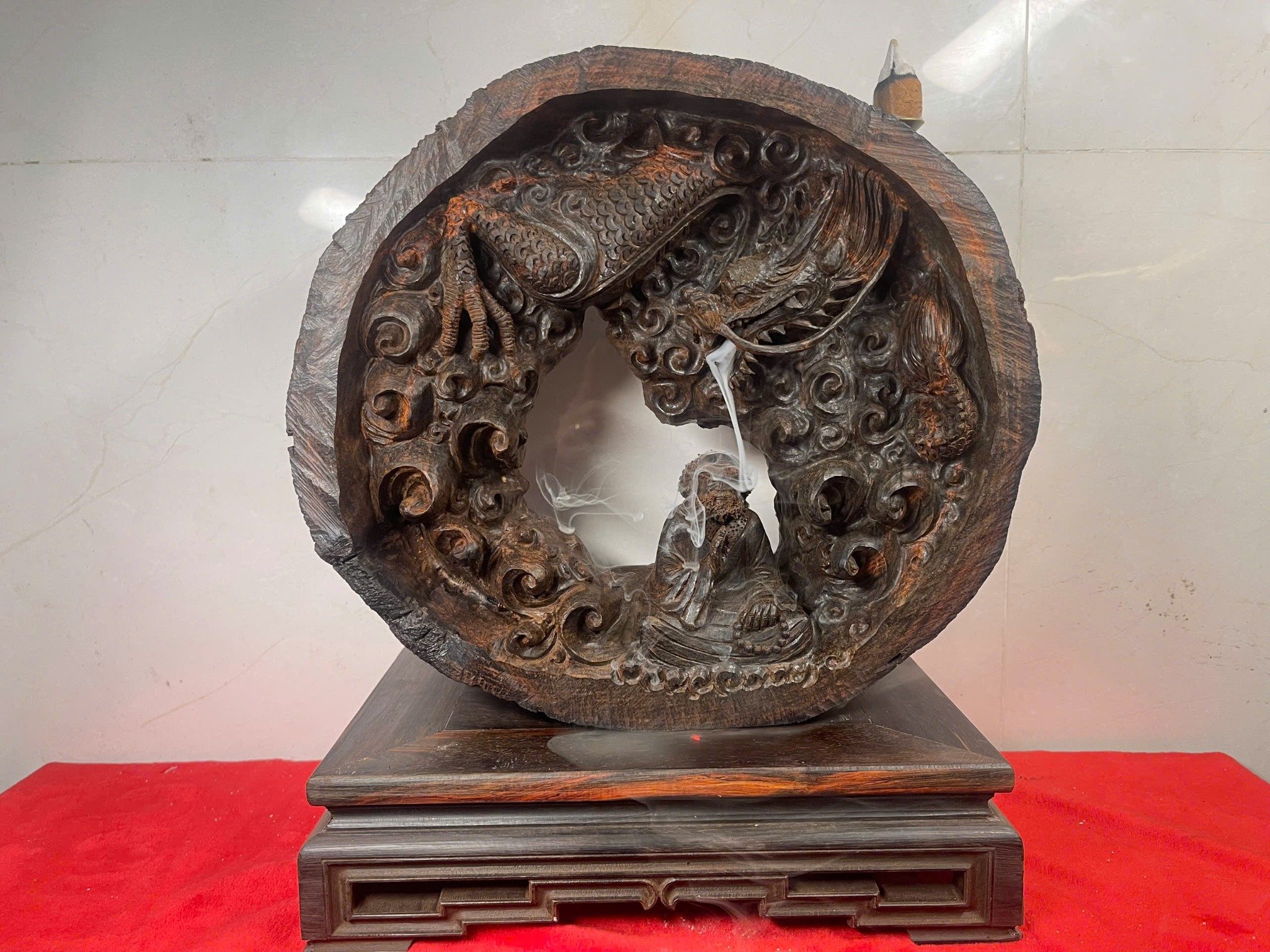 Tác phẩm Đạt Ma tọa thiền dưới chân rồng – gỗ trắc phong thủy trấn trạch