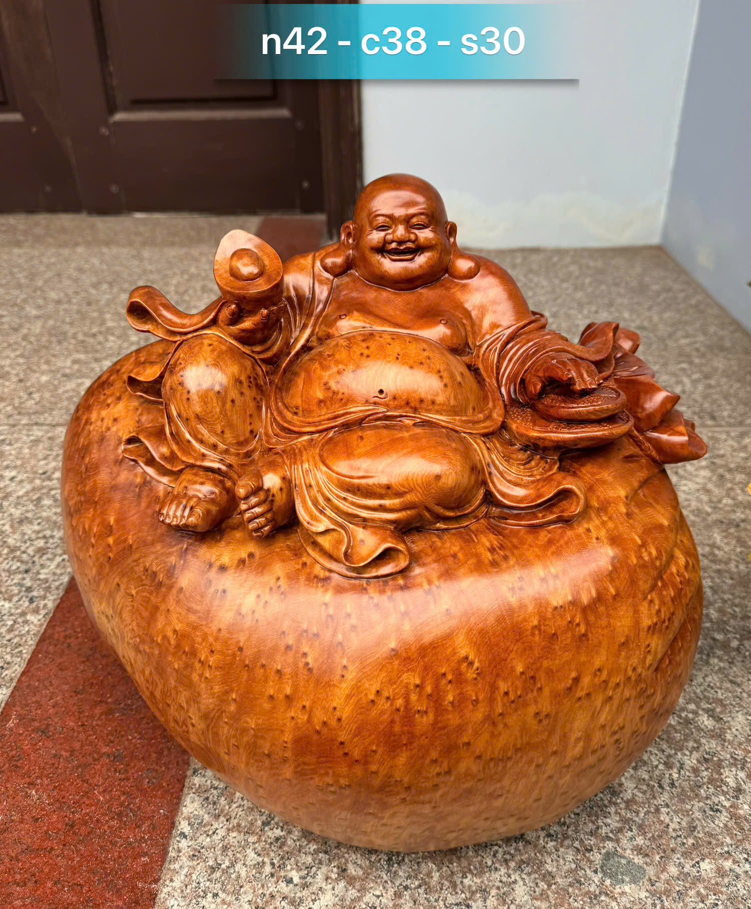 Tượng Di Lặc ngồi gỗ Nu Ngọc Am thơm VIP nguyên khối