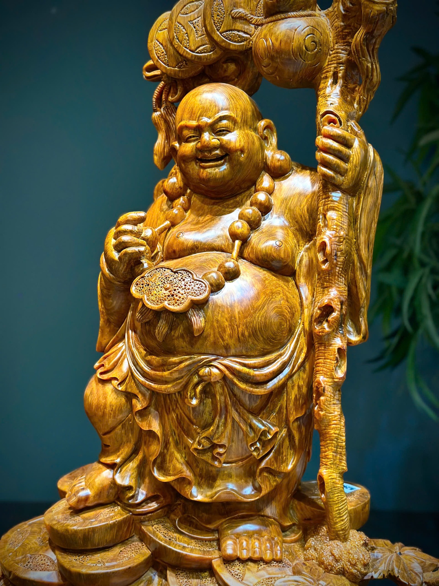 Tượng Phật Di Lặc Gỗ Huyết Long Thấu Quang – Cao 85cm, Gỗ Quý Nguyên Khối