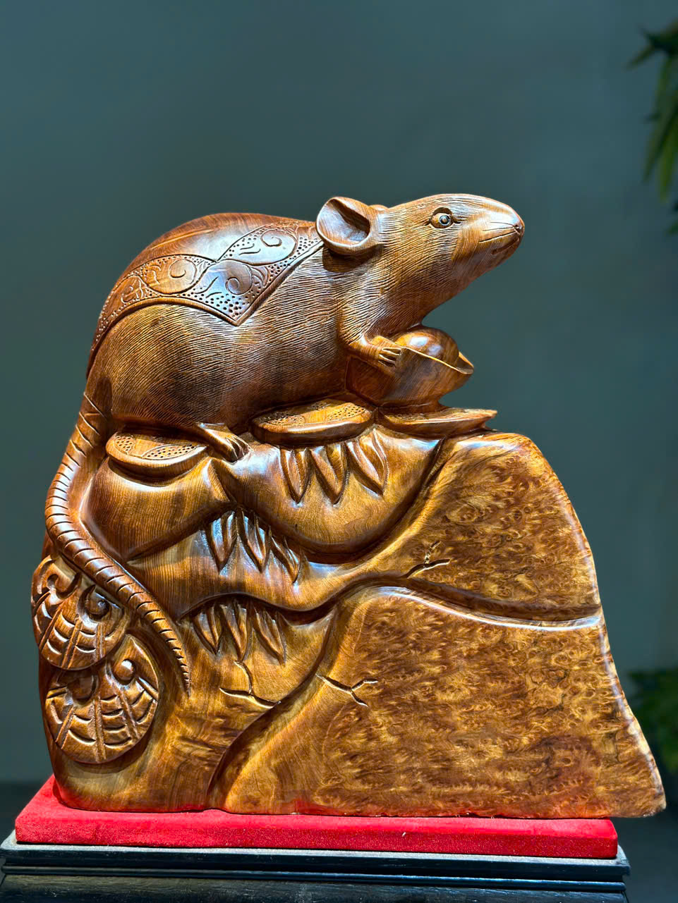 Tác phẩm Chuột Tài Lộc gỗ nu Ngọc am nguyên khối