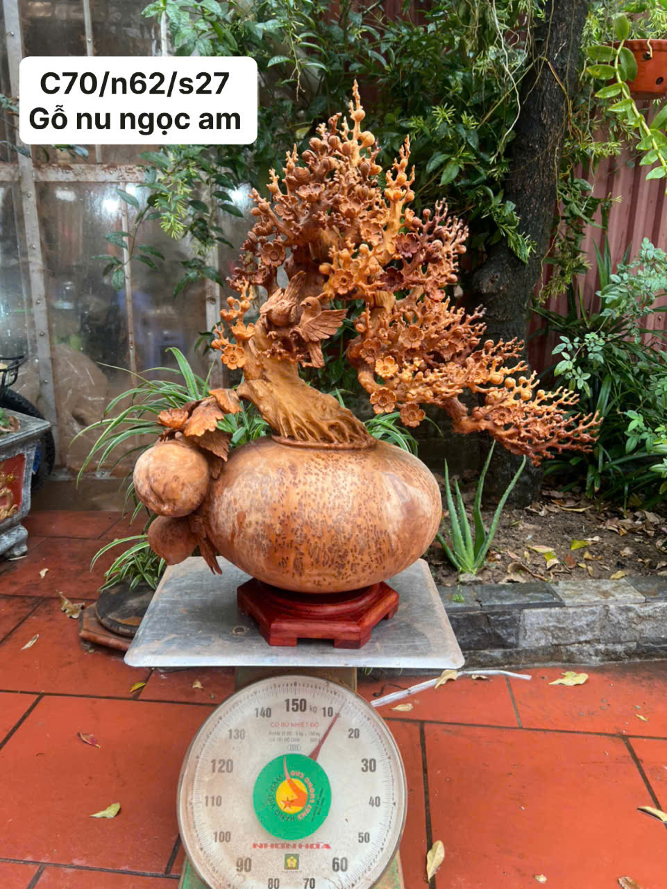 Bình hoa mai đào gỗ nu cám Ngọc am – Tác phẩm đón Xuân sang