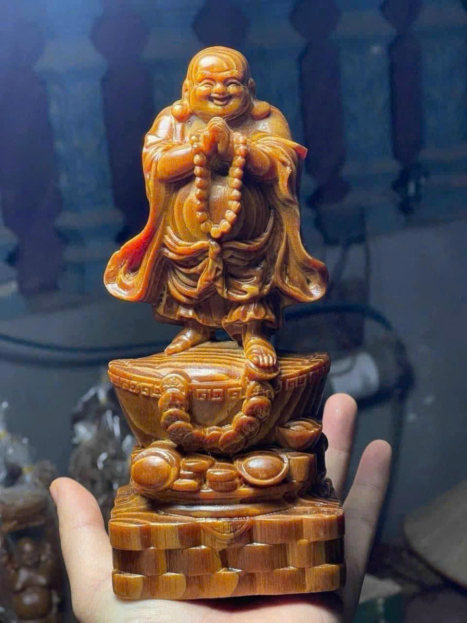 Tượng Di Lặc Chúc Phúc gỗ huyết long c20 – Tặng kèm vòng tay phong thủy