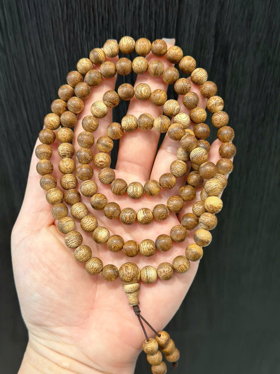 Vòng trầm hương kiến rừng Khánh Hòa 8li 108 hạt – chuẩn rừng già